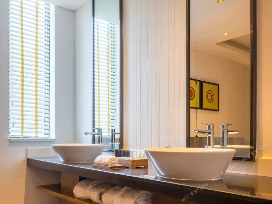 蜜月阳台海景大床房