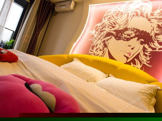 普罗旺斯圆床房