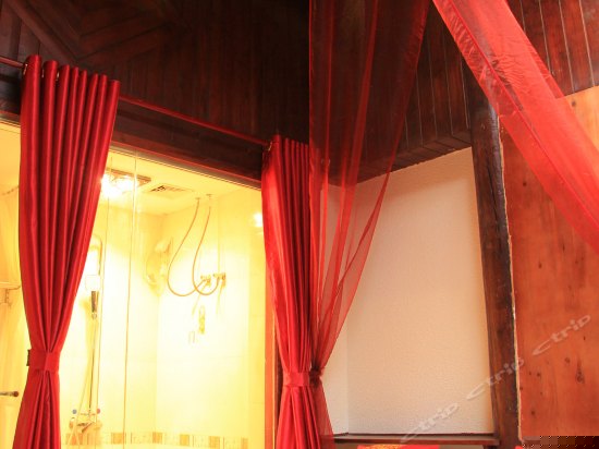 202豆蔻年华 榻榻米大床房