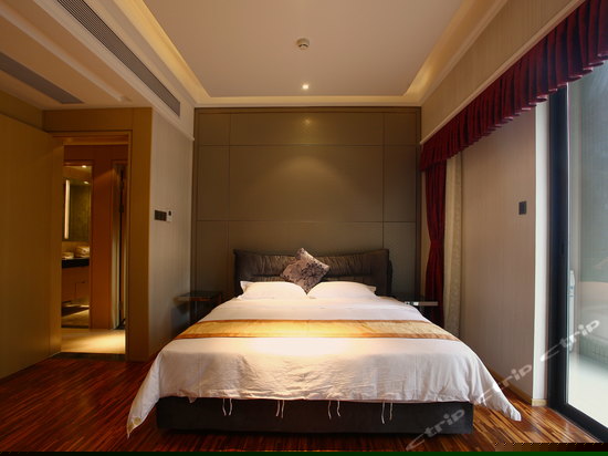 至尊喜运家庭套房 （三卧两浴）