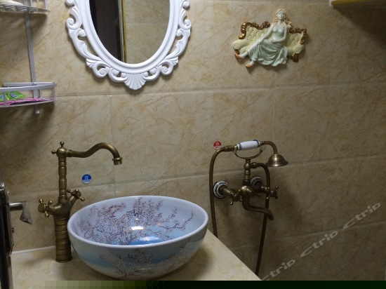 园林美景大床房