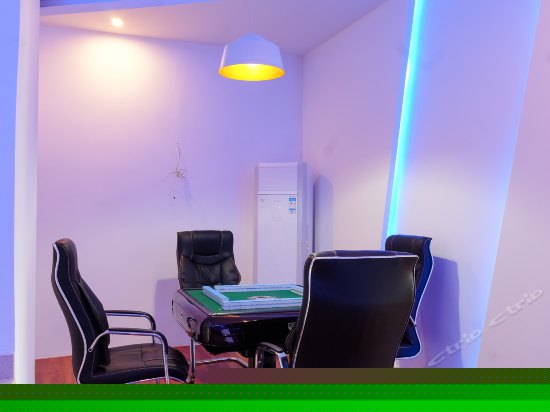 英雄联盟主题电脑房