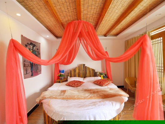 浪漫唯美圆床房