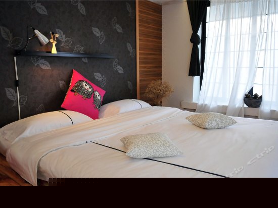 二楼素锦大床房