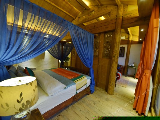 阳光豪华大床房