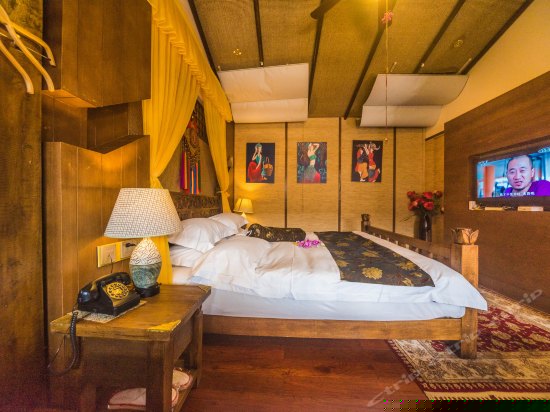 豪华阳光大床房