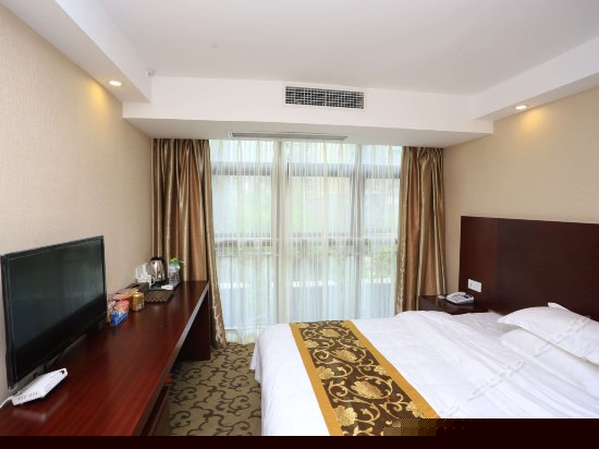 精品阳光大床房