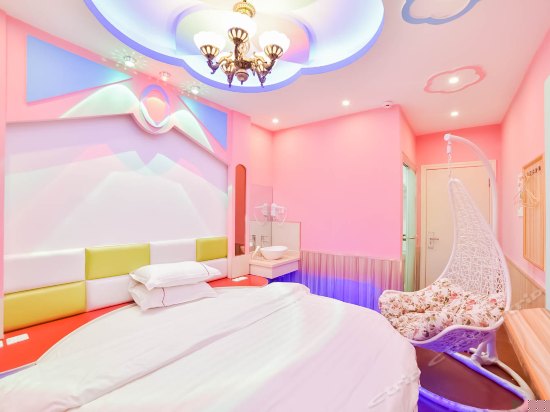 情侣主题圆床房