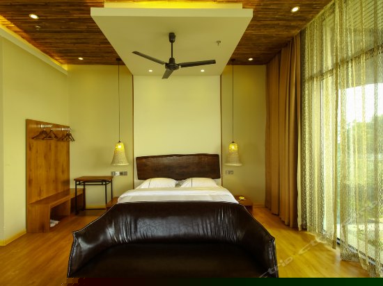 豪华高级海景大床房