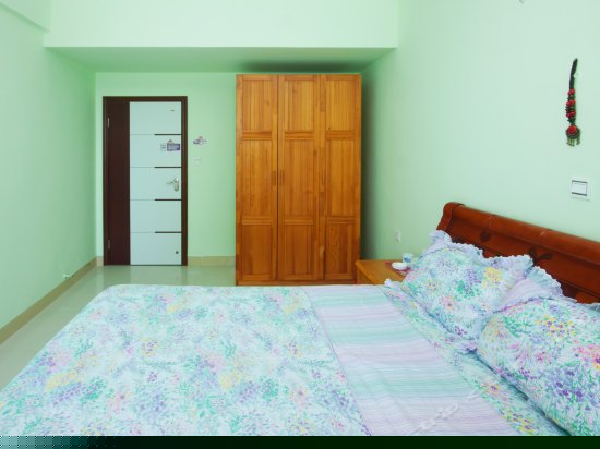 豪华高层海景三卧室一厅套房1302