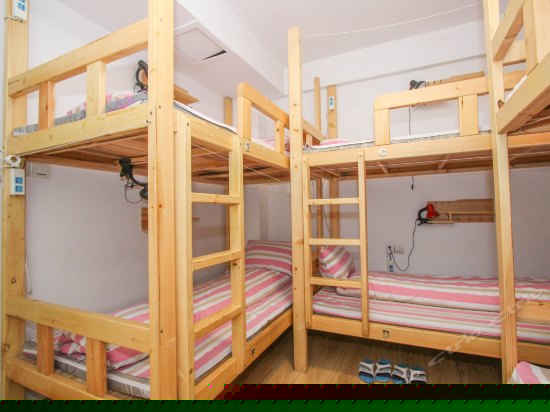 女生六人间(床位)(公卫)