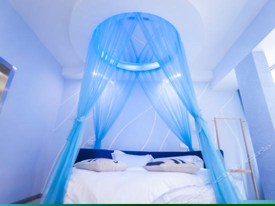 时尚圆床房