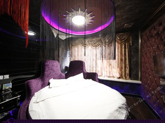 豪华特色圆床房