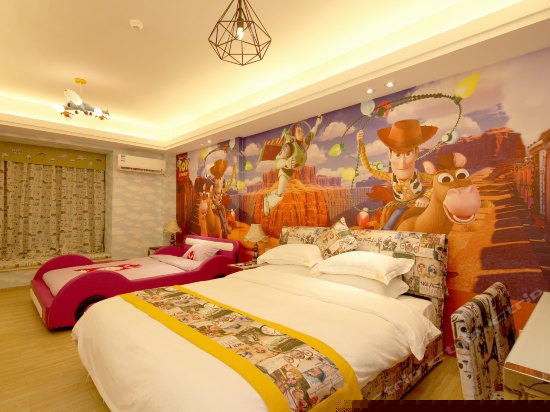 欢乐时光亲子房