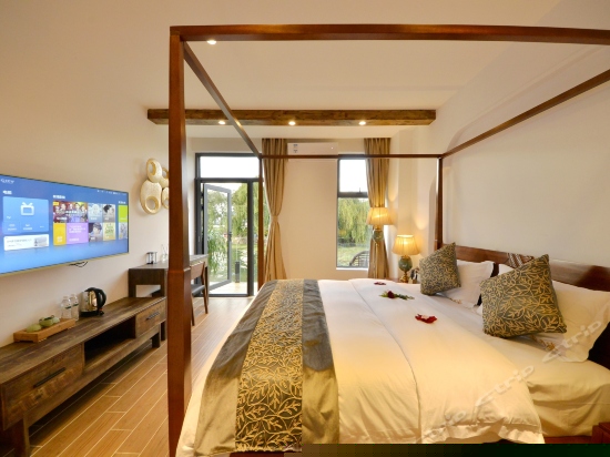 一楼侧海景大床房