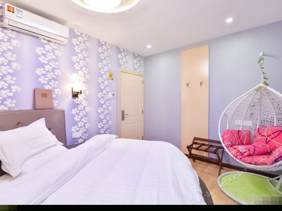 吊篮情侣圆床房