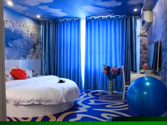 多功能主题房
