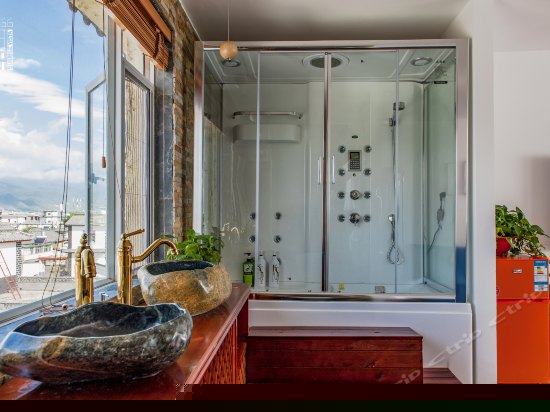 顶楼观山瞰海星空房