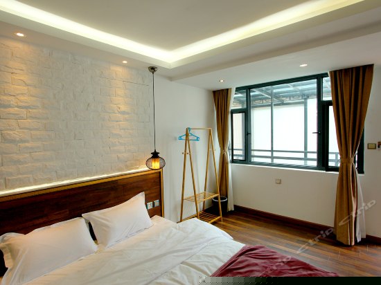 月华温馨榻榻米大床房