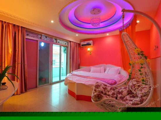 吊篮情侣圆床房