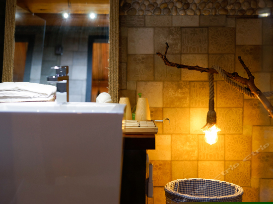 静乾（圆床星光房）