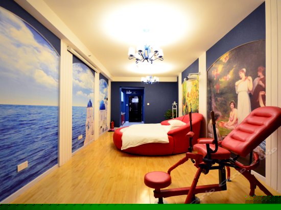 hell0 Kitty音乐房