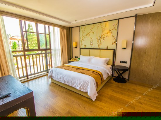 豪华山景阁楼套房