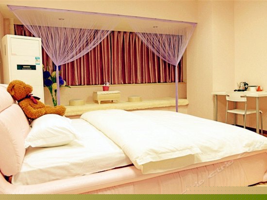 时尚豪华大床房