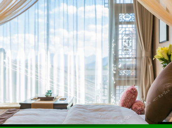 远景复式豪华家庭房