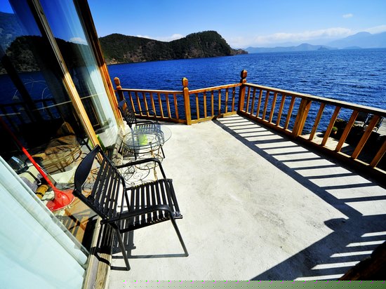 全湖景情侣蜜月房