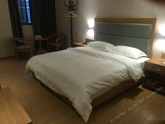 豪华大床房