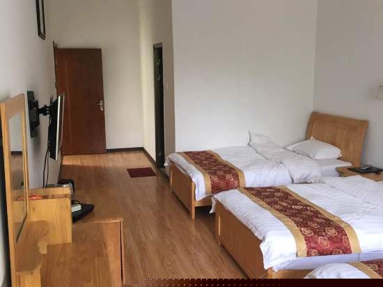 休闲娱乐三人间