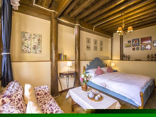 二楼奢华大床房