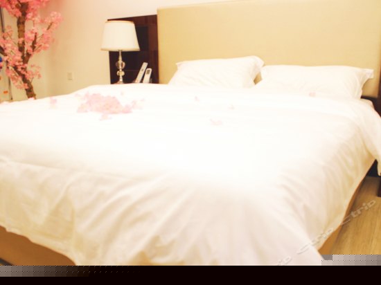 浪漫樱花主题大床房