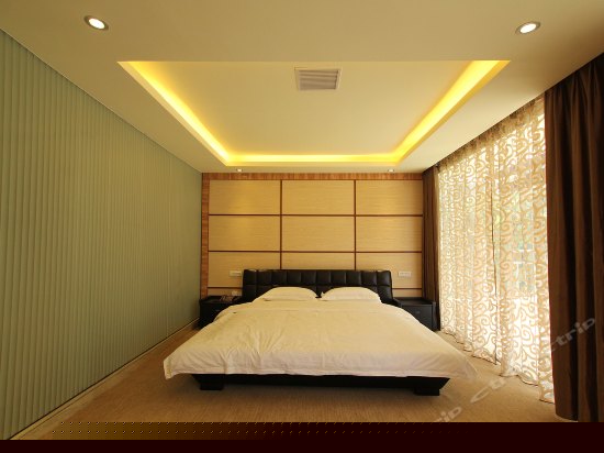 豪华阳台大床房