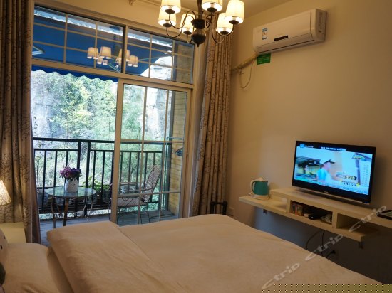 山景阳台大床房