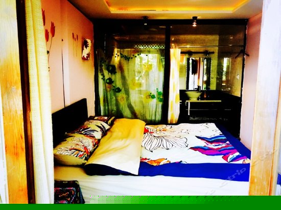 格桑花蜜月大床房