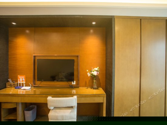 城景豪华家庭大床房(无窗)