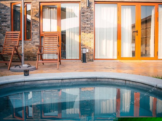 后现代独立温泉房