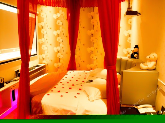 影院圆床豪华情侣房