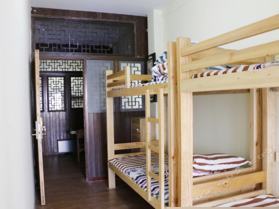 女生四人间（床位）