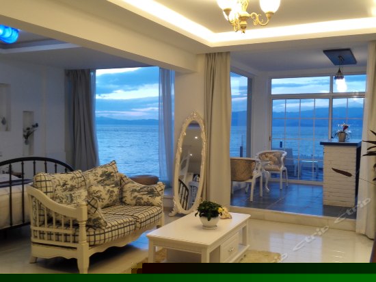 豪华海景带小酒吧露台大床房209