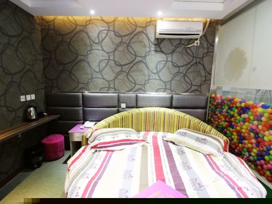 时尚主题圆床房