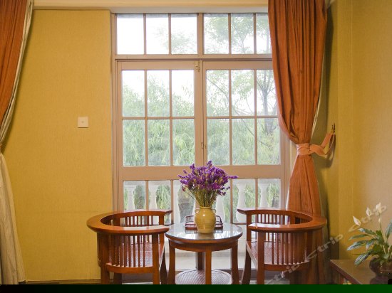 浪漫蜜月大床房