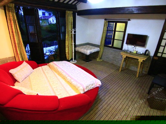 月阁独栋环河庭院大圆房