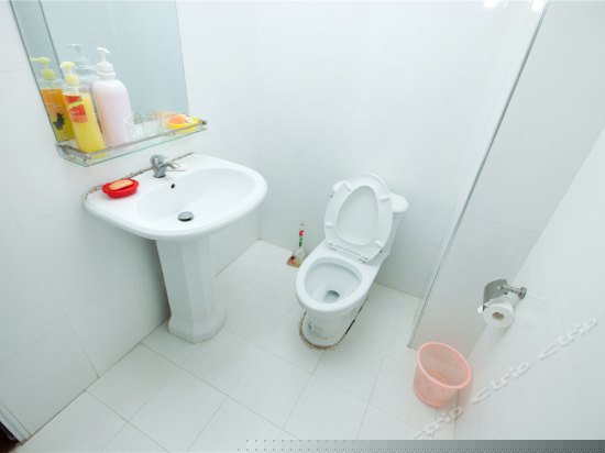 豪华高层海景三卧室一厅套房1302