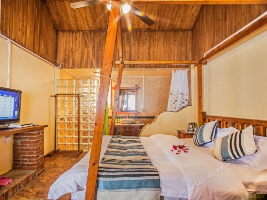 情缘豪华大床房