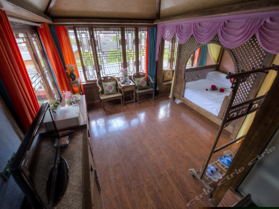 观景至尊绣床房