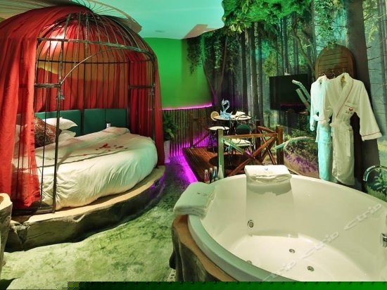 浪漫之旅主题大床房（无窗）