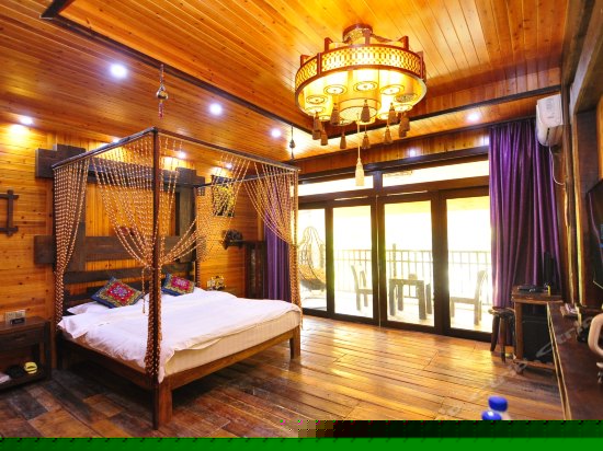 豪华蜜月大床房